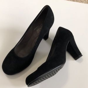 Black Aerosoles slip on pumps